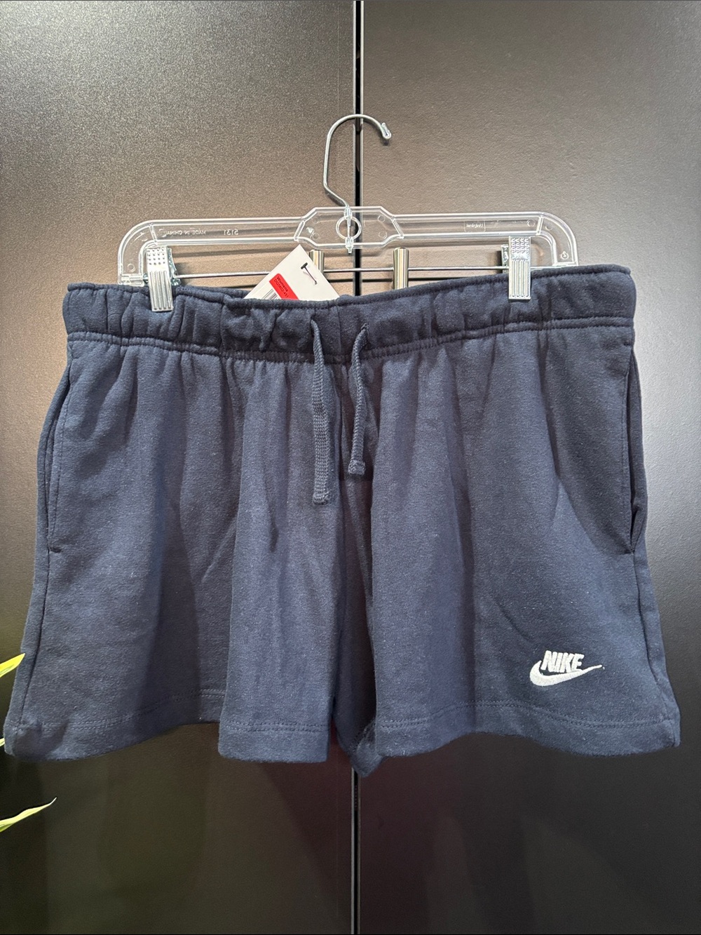 Nike Standard Fit Mid Rise, fleece lined,hip pockets,elastic drawcord waist,soft